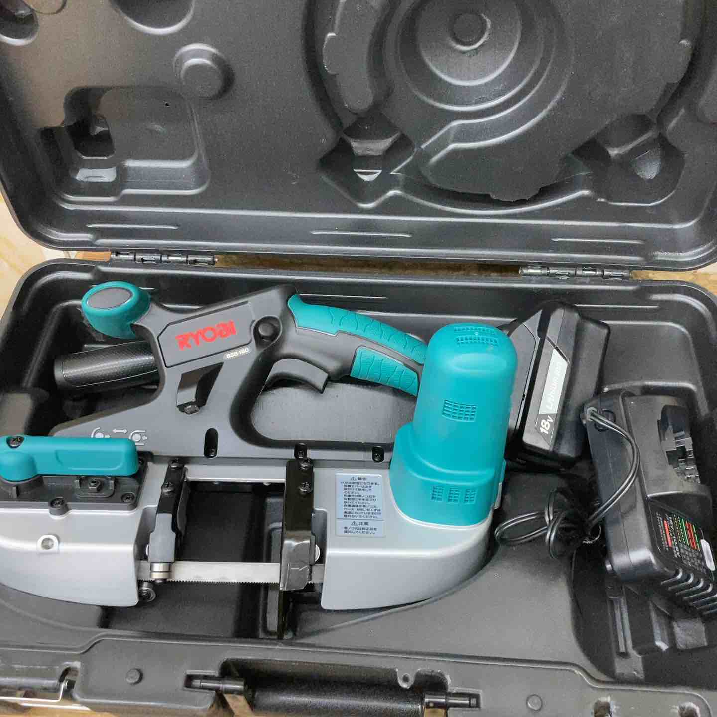 中古品】◇RYOBI 充電式スチールバンドソー BSB-180 18v バッテリー 