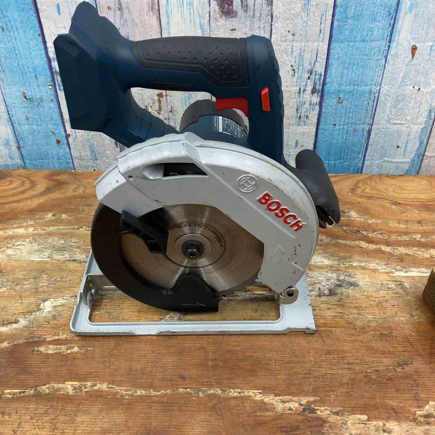 BOSCH (ボッシュ) コードレス 充電式 丸のこ マルノコ GKS 18V-57 Professional【柏店】 BOSCH (ボッシュ) コードレス 充電式 丸のこ マルノコ GKS 18V-57