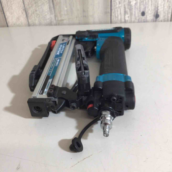 ★マキタ(makita) 高圧エアタッカ AT425HEM【戸田店】