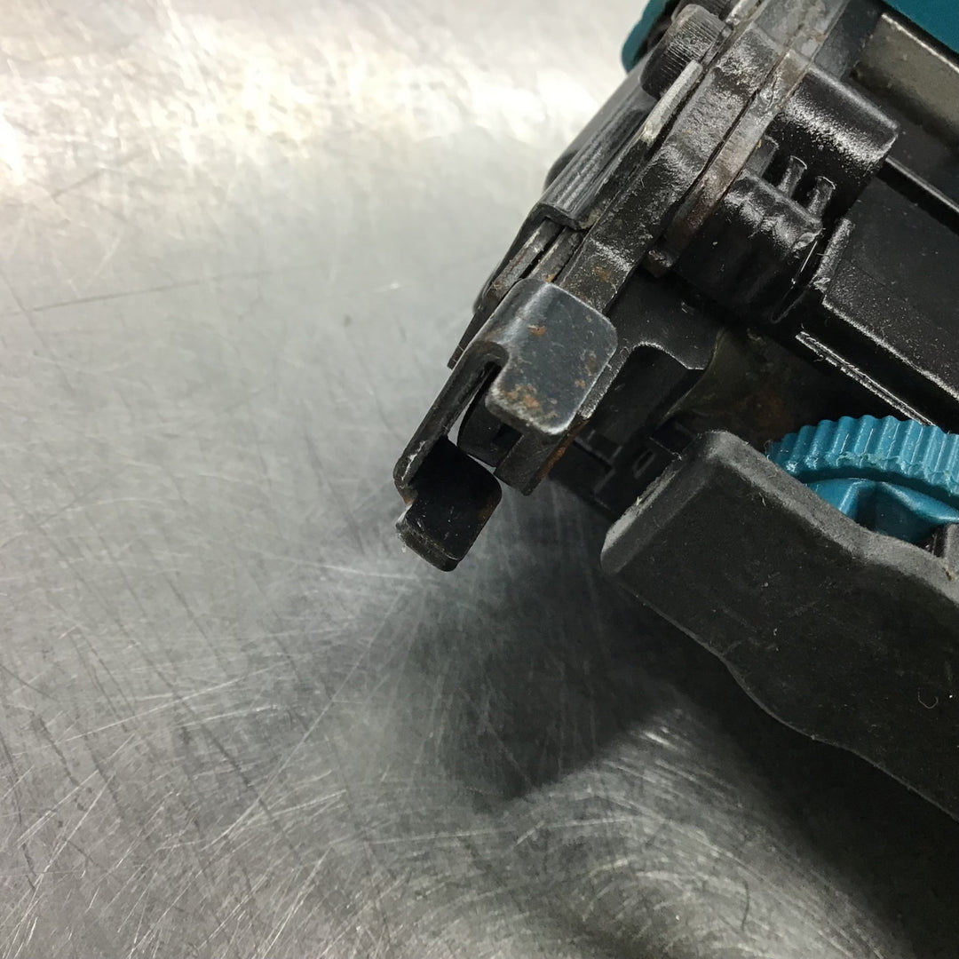 ○マキタ(makita) コードレスタッカー ST421DZ【戸田店】