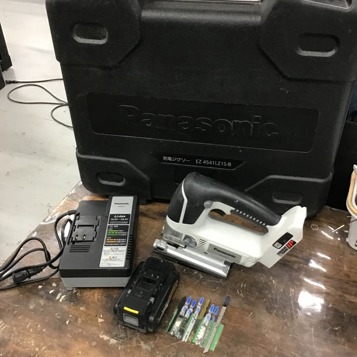 〇パナソニック(Panasonic) コードレスジグソー EZ4541LN1S-B(黒)【戸田店】