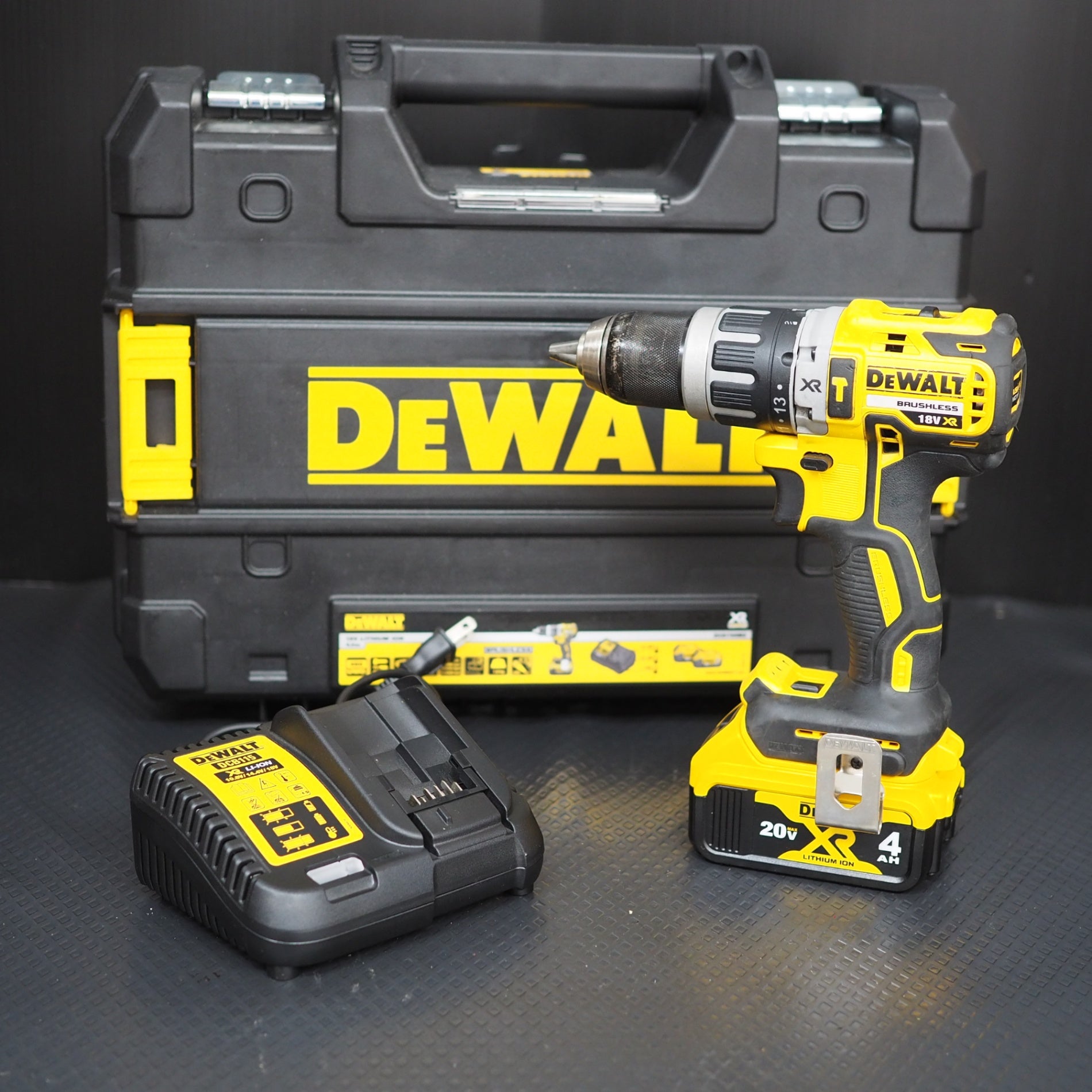 中古品】DEWALT/デウォルト 18Vブラシレス振動ドリル DCD796M2-JP