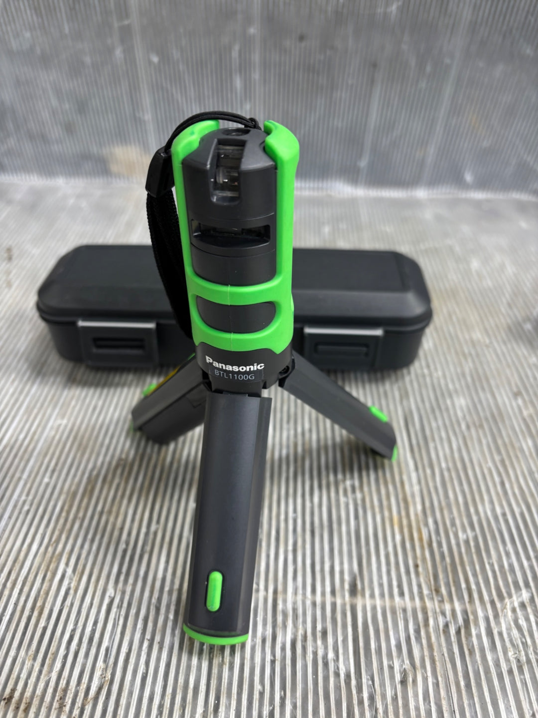 〇パナソニック(Panasonic) レーザー墨出し器 墨出し名人 十字・地墨 BTL1100G【草加店】