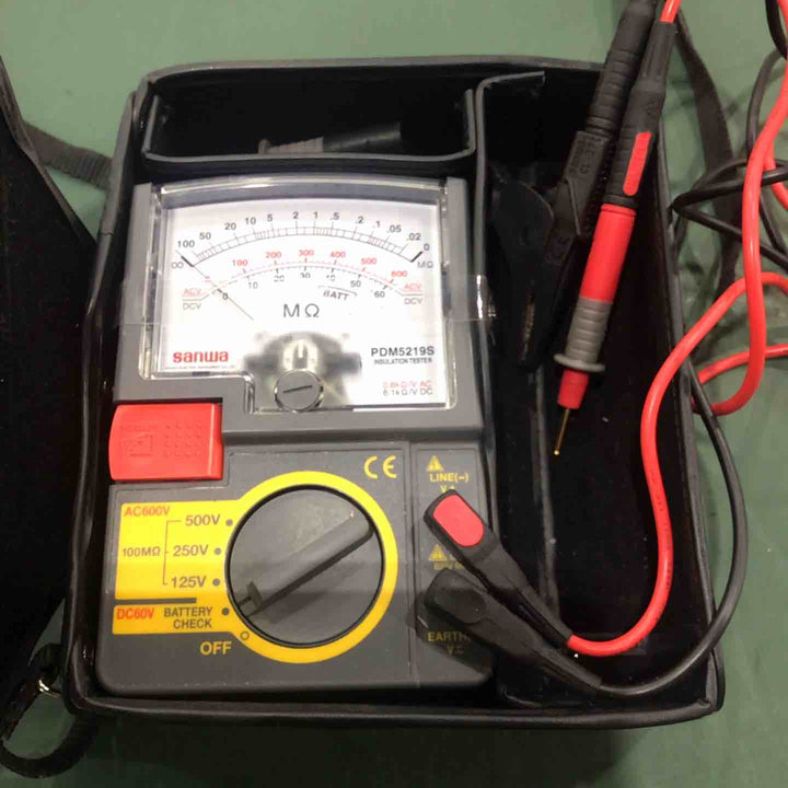 〇三和電気計器(サンワ/sannwa) 3レンジアナログ絶縁抵抗計 PDM5219S【川口店】