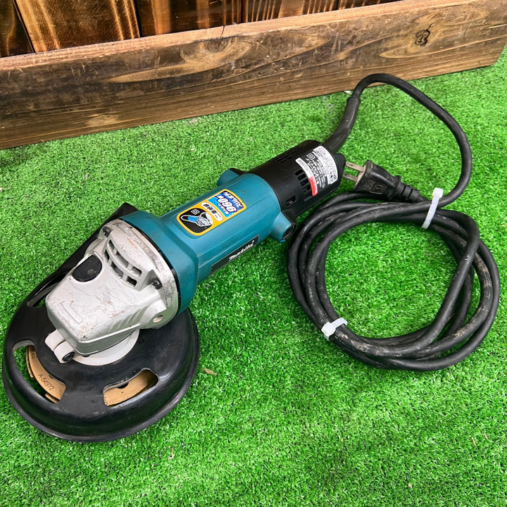 〇マキタ(makita) 集塵カバー付きディスクサンダ 9533BSK ホース付き【桶川店】