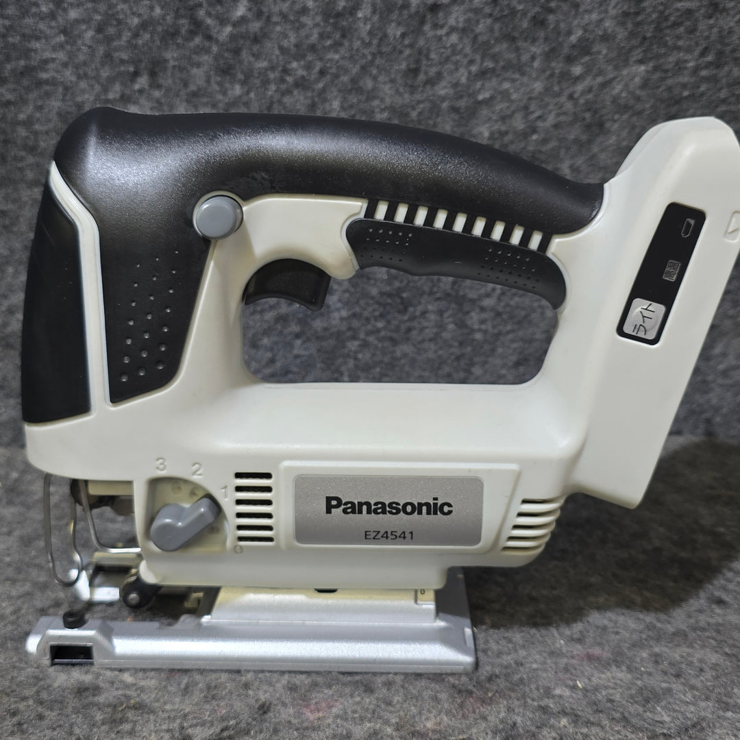 【中古品・バッテリ、充電器付き!】パナソニック(Panasonic) コードレスジグソー EZ4541LN1S-B(黒)【桶川店】