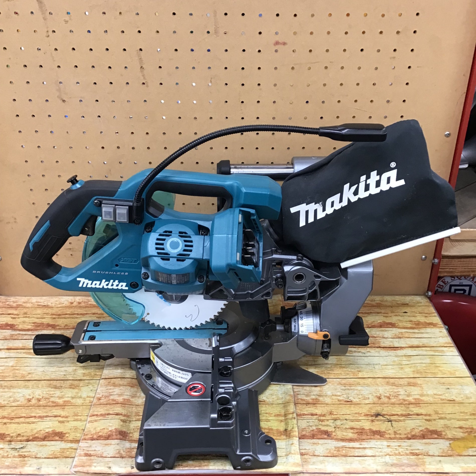 ☆マキタ(makita) コードレススライドマルノコ LS001GZ【川崎店