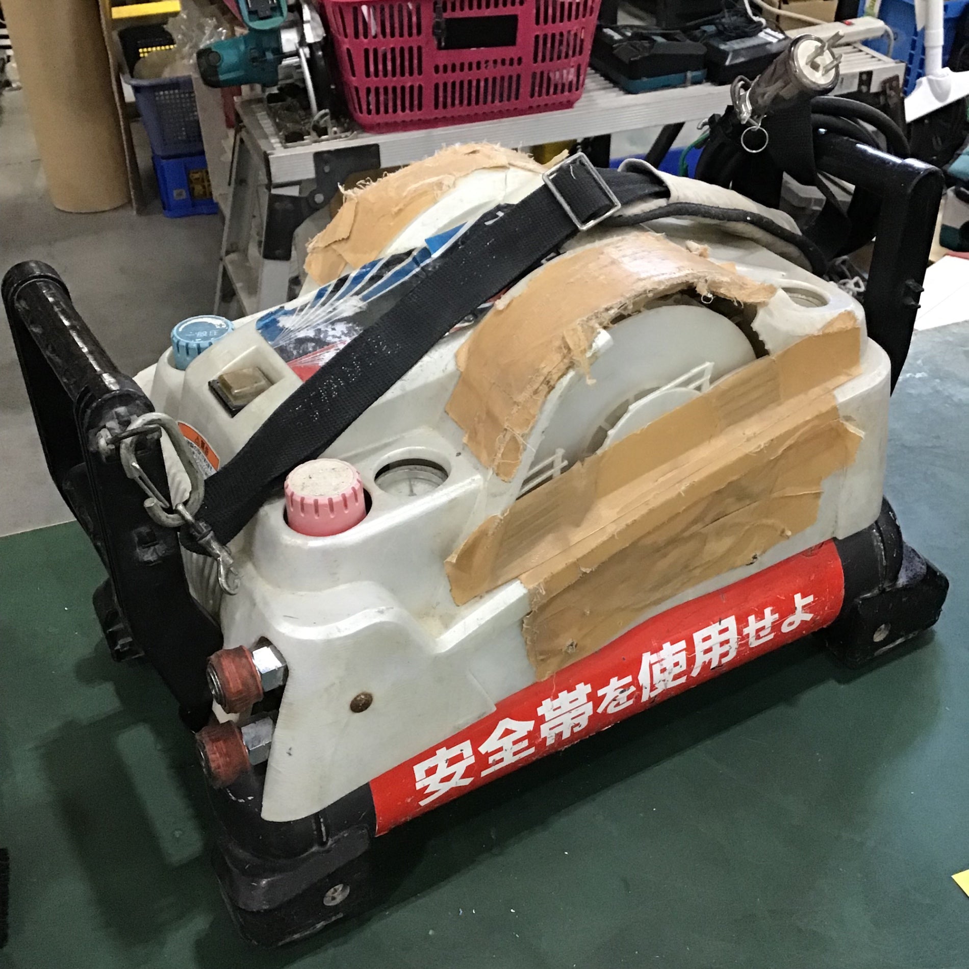 ☆マキタ(makita) 常圧/高圧エアコンプレッサー AC400XW カバー割れ大 現状品/保証なし【川口店】 – アクトツールオンラインショップ