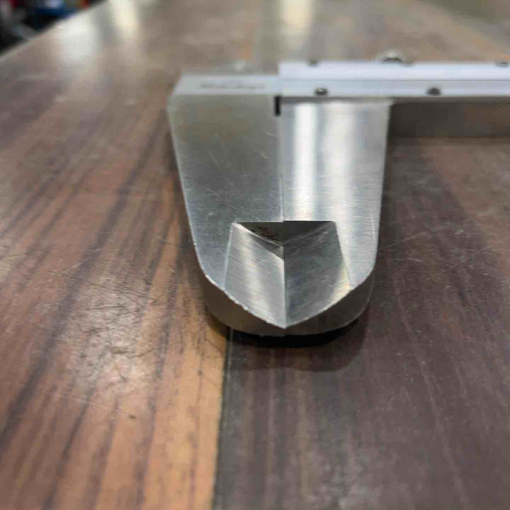 ミツトヨ ノギス 1000mm 1m 内側用測定面(クチバシ)に欠けあります【川口店】