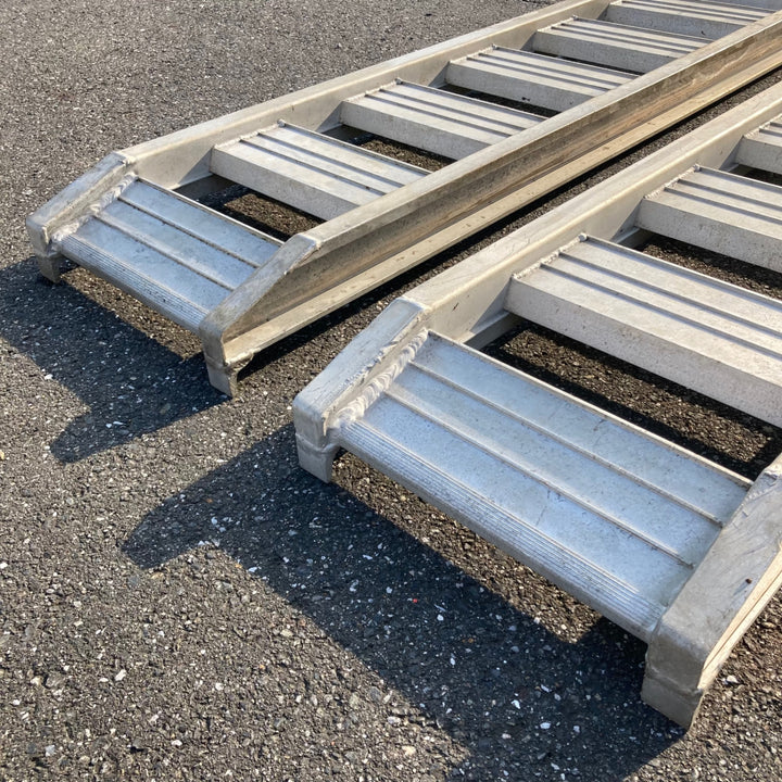 【中古品/店頭受取り限定】クボタ? メーカー不明 アルミラダー 1t/2本組 ツメ式 全長2450㎜・有効幅300㎜【岩槻店】
