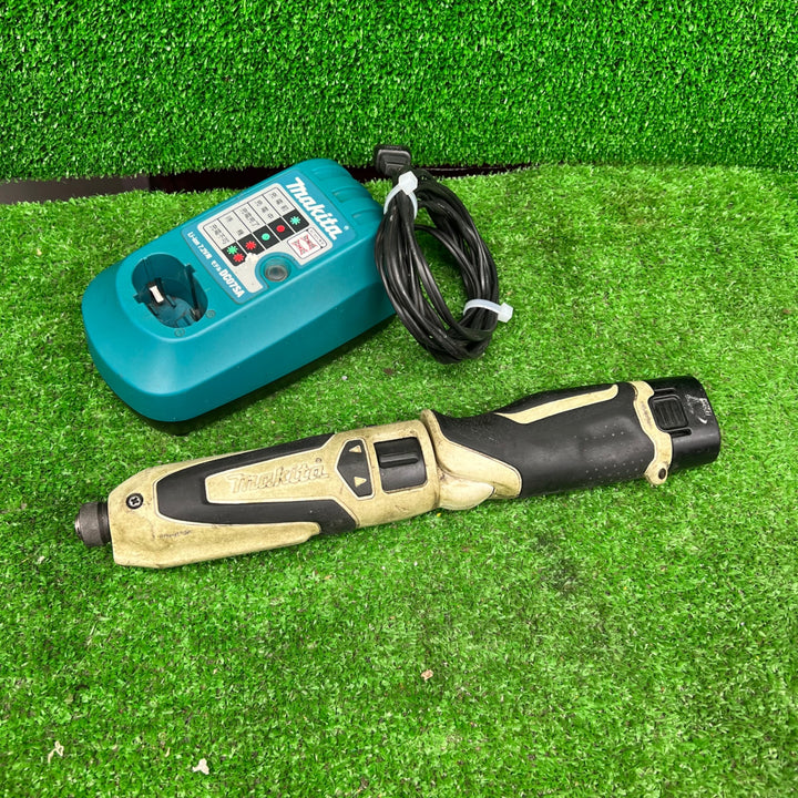 ☆マキタ(makita) コードレスペンインパクトドライバ TD021DSW ※※バッテリー、充電器各1個付き 汚れ大 【桶川店】