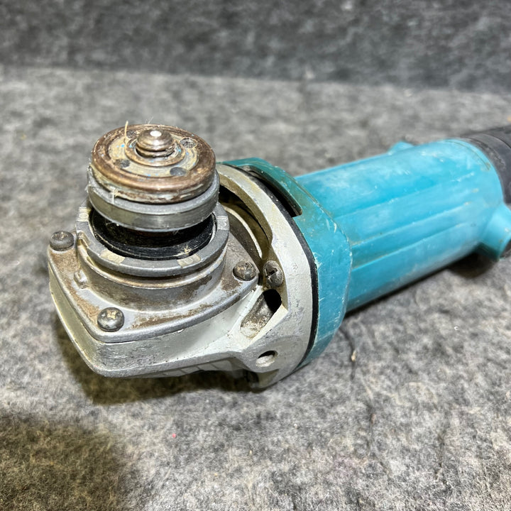 ☆マキタ(makita) ディスクグラインダ 低速高トルク ブレーキ付 100mm 9533BLA ※カバーなし 【桶川店】
