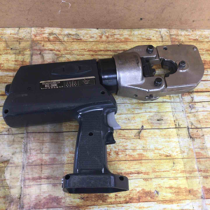 ◇泉精器(IZUMI) コードレス油圧式圧着工具 REC-200M2H【川崎店】