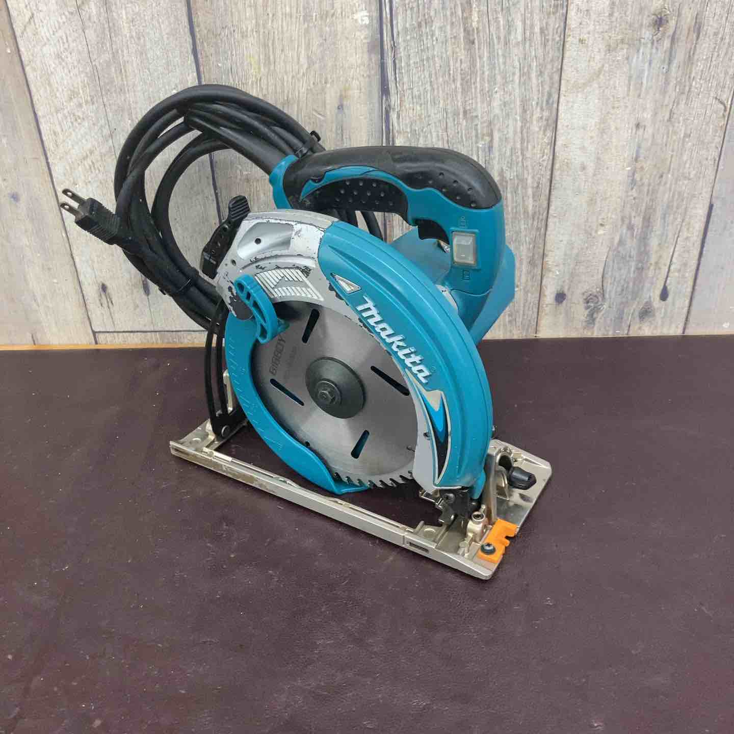 【中古品】マキタ(makita) 電気マルノコ 5637BA【東大和店】 中古品】 マキタ(makita) 電気マルノコ 5637BA 【東大和店】 – アクト
