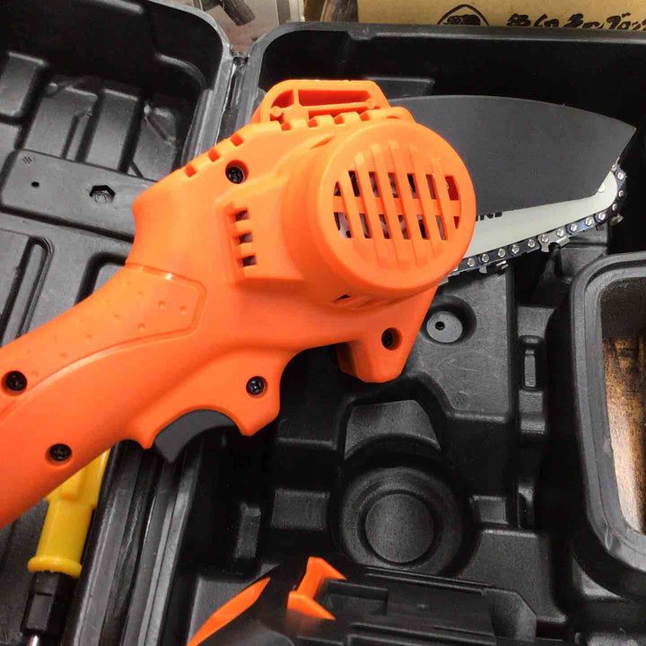 【中古品】【839】ファミラ 充電式LEDライト付ハンディーチェーンソー ダブルバッテリー※充電器無し※【戸田店】