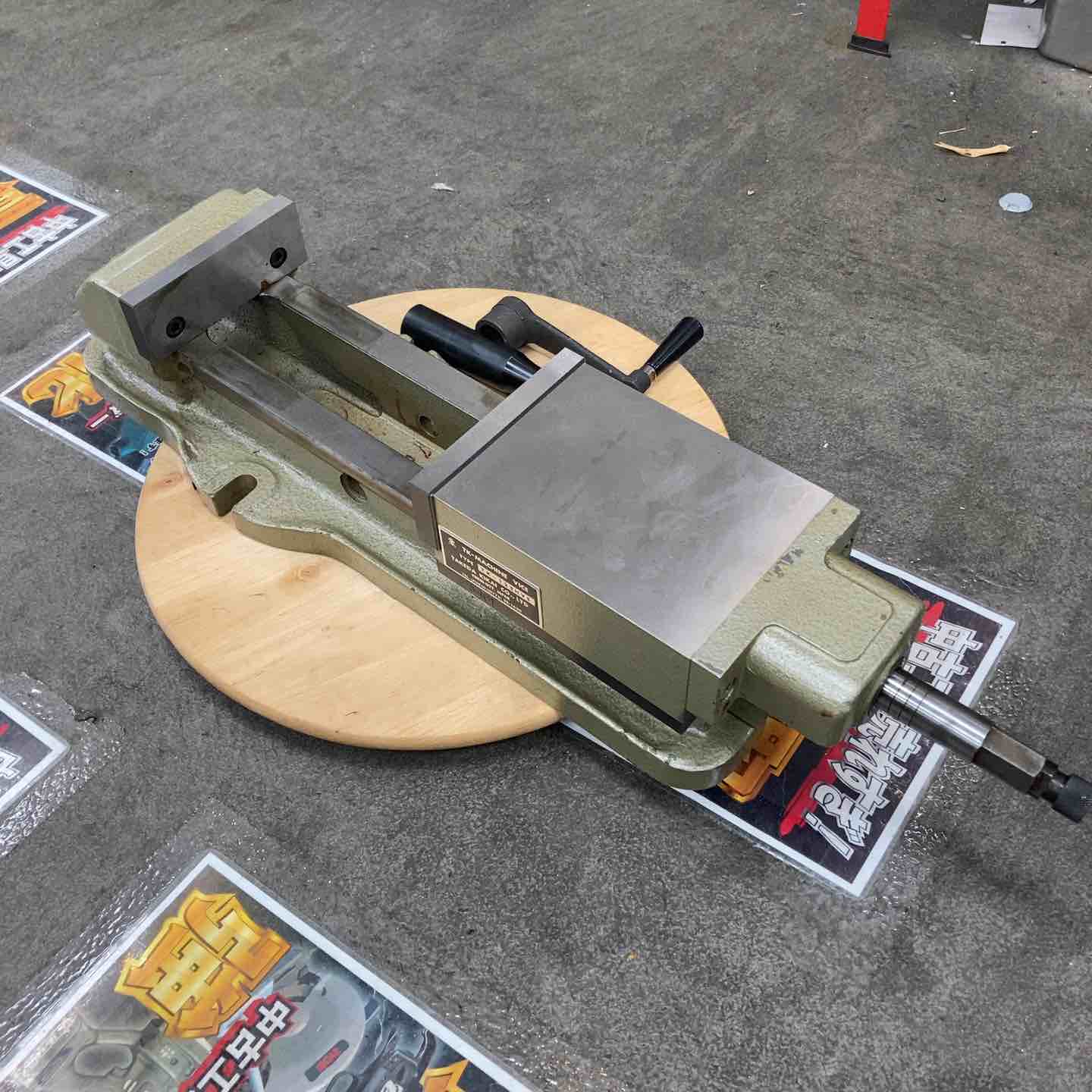 店頭受取り限定】 武田機械 TAKEDA 油圧内蔵式マシンバイス モデル：TK