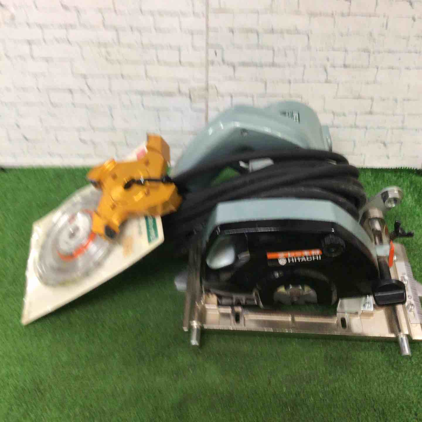 日立工機 HiKOKI ハイコーキ 100V 21mm 小穴カッタ 溝切カッタ 自在溝切カッタ付 PG21BA 中古美品 【工具専門店 テイクハンズ金沢野々市店】 ハイコーキ(HIKOKI ※旧:日立工機) 小穴カッタ 溝切 PG21BA 【東大和店