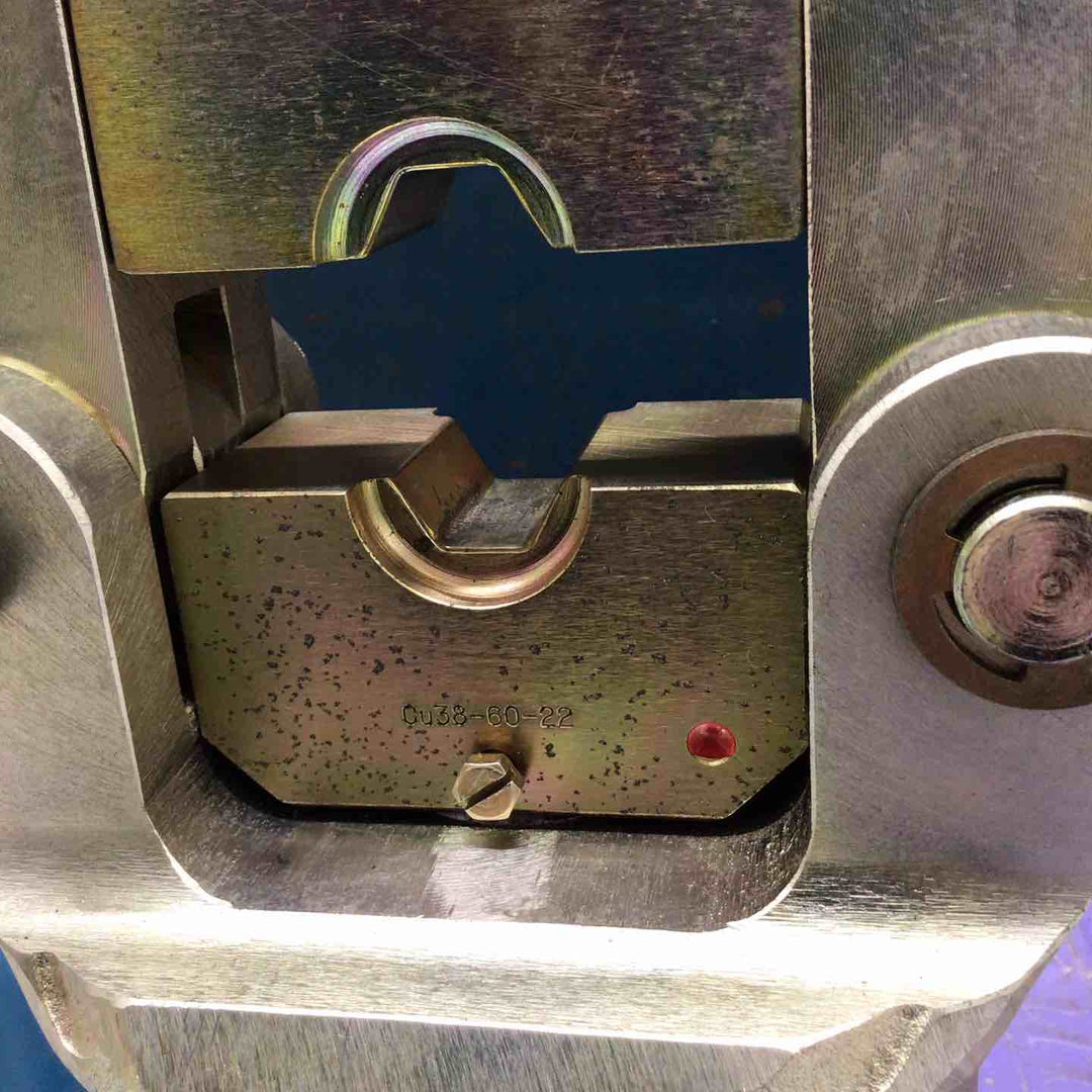 ◇泉精器(IZUMI) 油圧圧縮工具 EP-520C【八潮店】