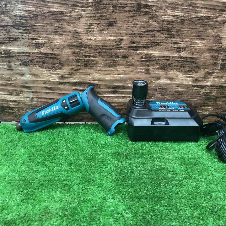 ☆マキタ(makita) コードレスペンインパクトドライバ TD021DSHSP【川越店】