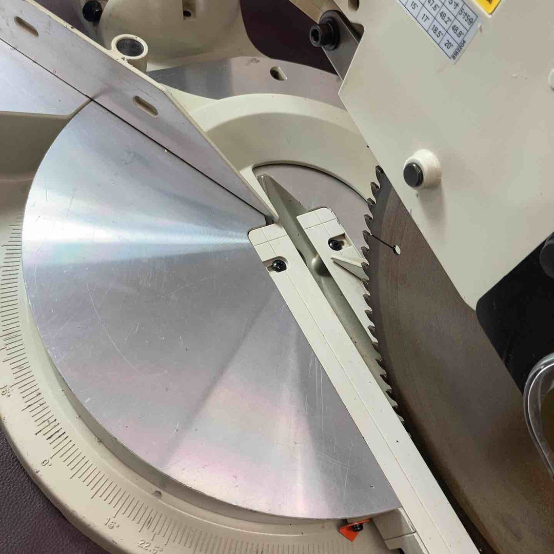 【中古品/店頭受取り限定】 マキタ(makita) 305mm 卓上スライド丸ノコ LS1211 木材切断 【東大和店】