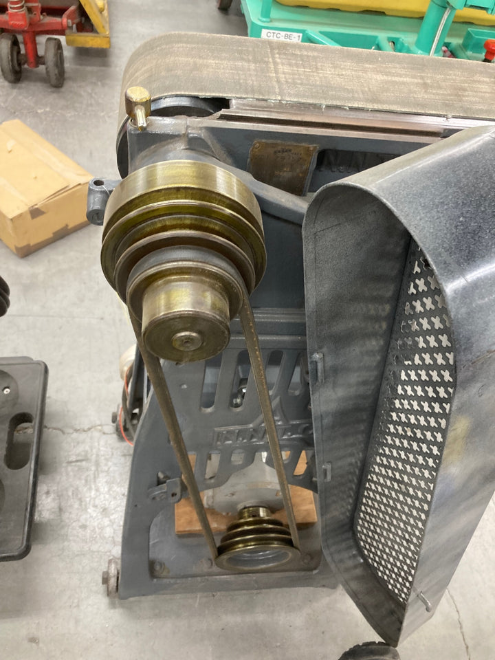 【店頭受取り限定】N.N.T.C ハンドグラインダー ベルトグラインダー HV型 3相200V 1.5kw 重量60kg サンドペーパー付属!【川口店】