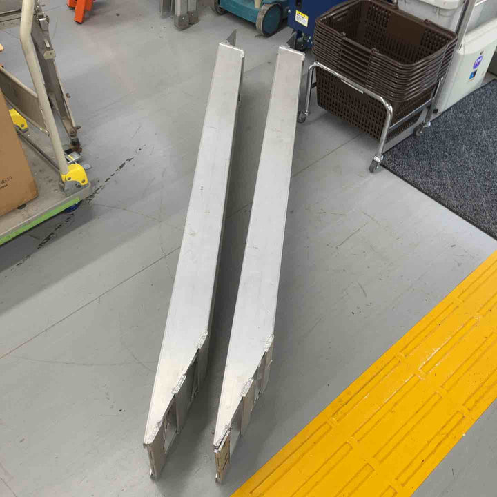 【店頭受取り限定】アルミラダーレール 2本組【戸田店】