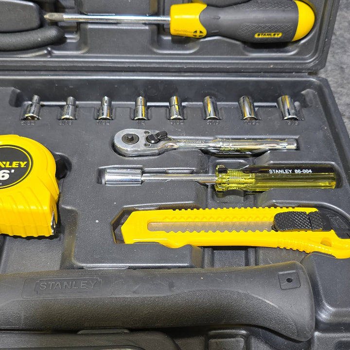 【美品】STANLEY(スタンレー) 工具セット Stanley 65 ピース Homeowner's ツールキット 94248【桶川店】