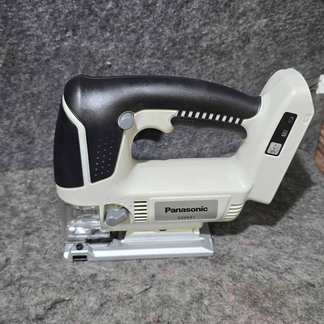 【中古品・バッテリ、充電器付き!】パナソニック(Panasonic) コードレスジグソー EZ4541LN1S-B(黒)【桶川店】