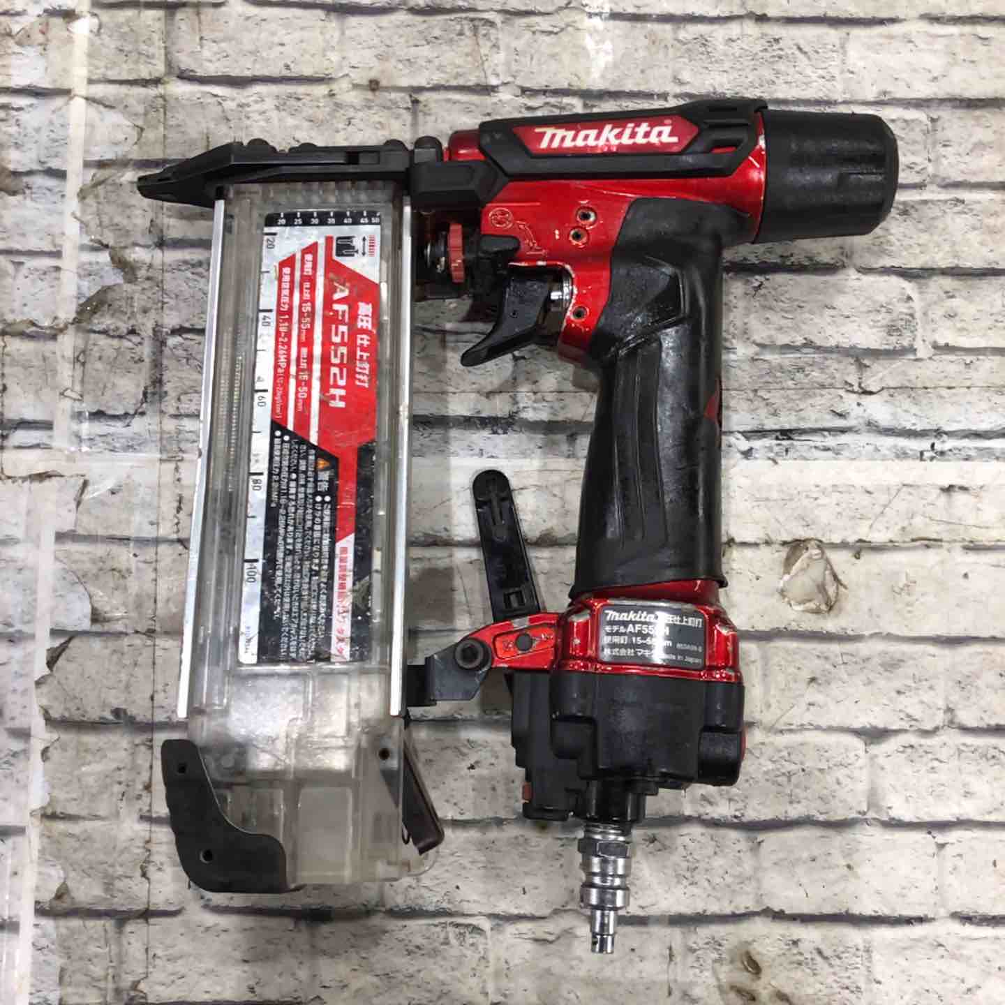 Makita - 美品! makita マキタ 高圧仕上釘打 AF552H フィニッシュネイラ Amazon | マキタ(Makita) 高圧仕上釘打(赤) エアダスタ付 AF552H