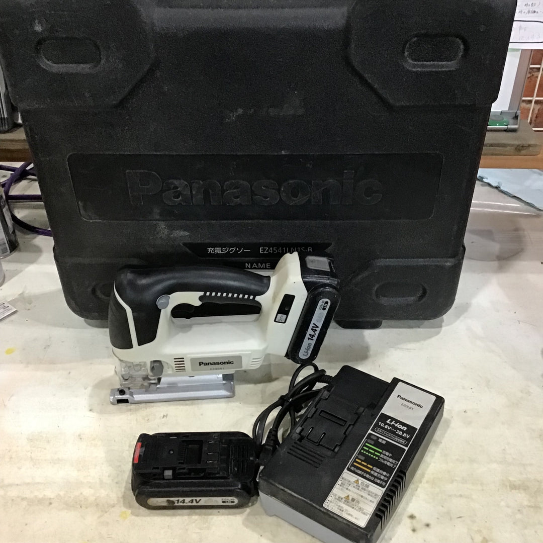 〇パナソニック(Panasonic) コードレスジグソー EZ4541LN1S-B(黒)【川口店】