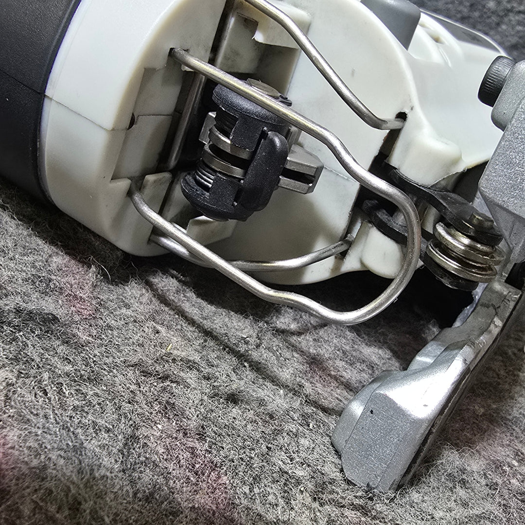【中古品・バッテリ、充電器付き!】パナソニック(Panasonic) コードレスジグソー EZ4541LN1S-B(黒)【桶川店】