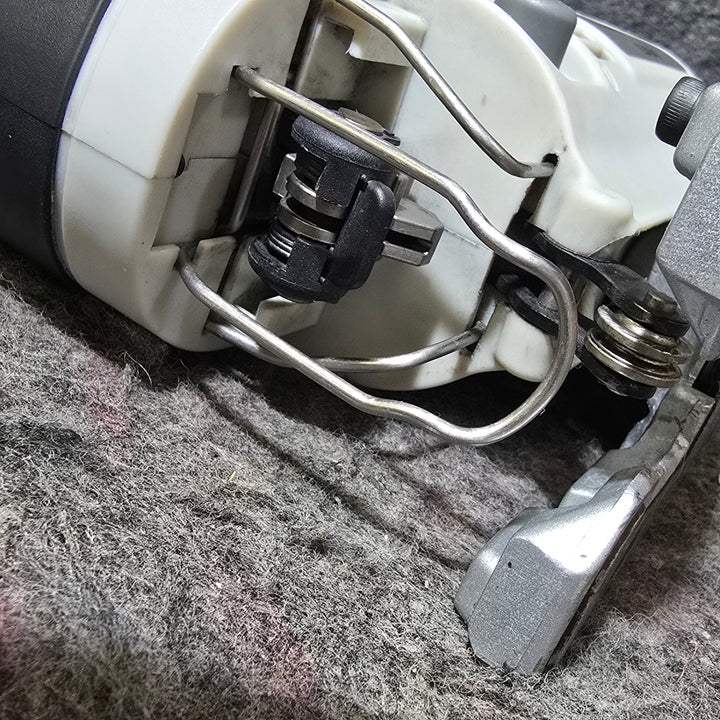 【中古品・バッテリ、充電器付き!】パナソニック(Panasonic) コードレスジグソー EZ4541LN1S-B(黒)【桶川店】