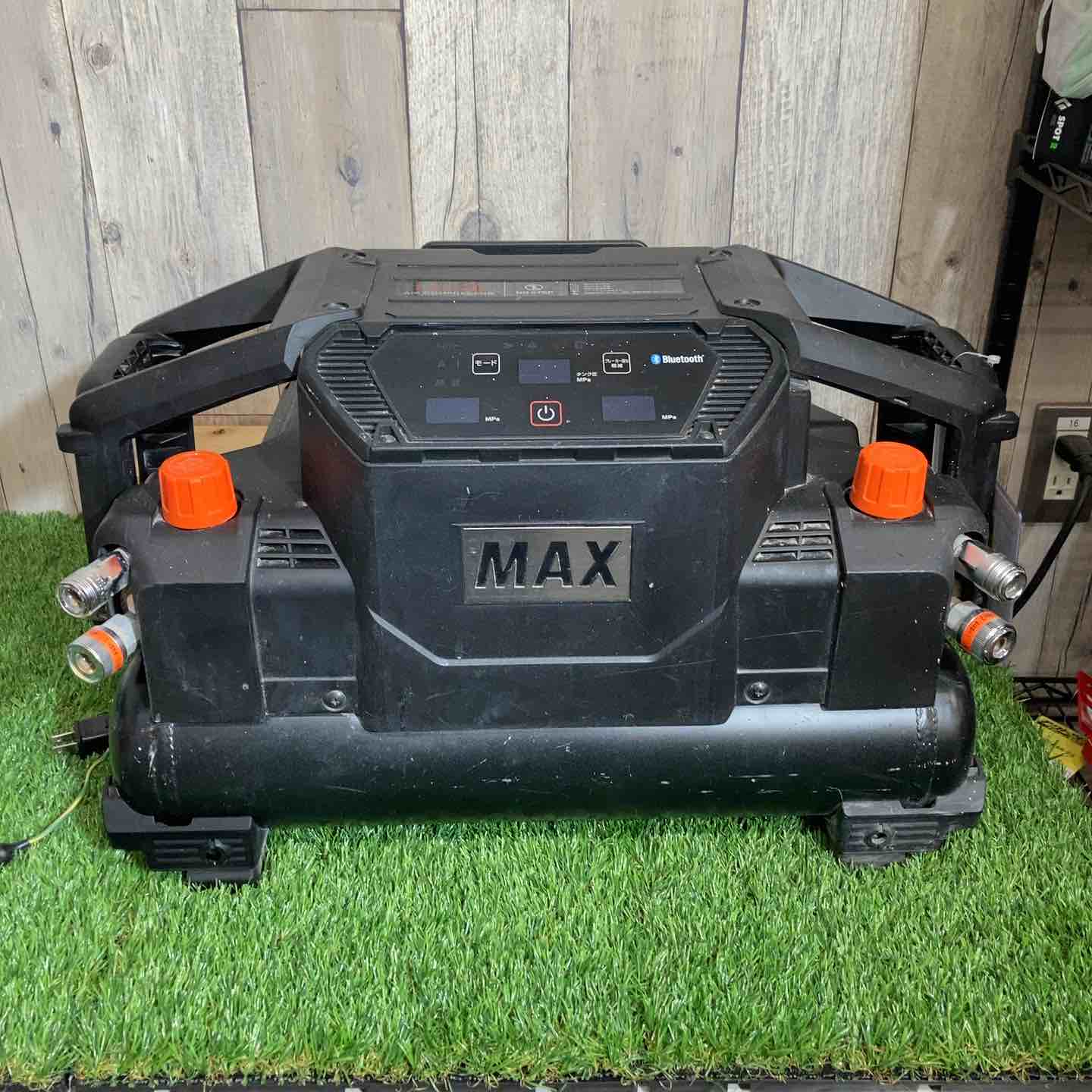 ☆マックス(MAX) エアコンプレッサー AK-HH1310E_ブラック【戸田店