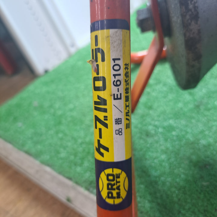 ミノル工業 延線ローラー E-6101 5個セット 中径ケーブル直延専用 ケーブルコロ【岩槻店】