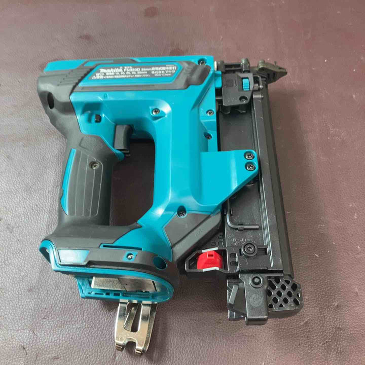 【中古美品】 マキタ(makita)充電式35mm 面木釘打ち機 FN350DZ 18V6.0Ah1個付【東大和店】