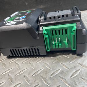 最新! HiKOKI/ハイコーキ 10.8V/14.4/18V/36V 2ポート急速充電器/USB充電端子付 UC18YDML【草加店】