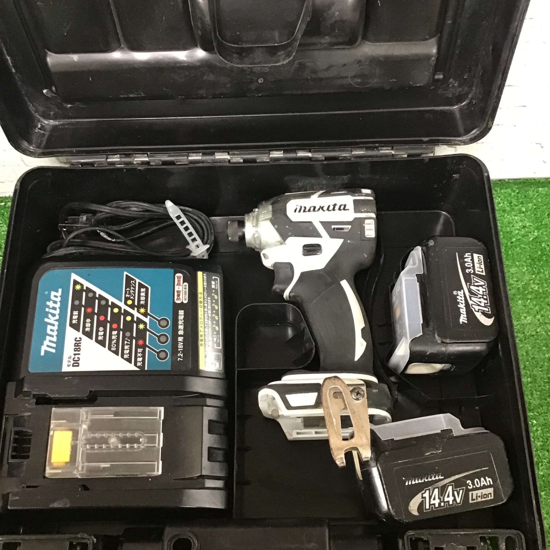 ☆マキタ(makita) コードレスインパクトドライバー TD137DRFXW
