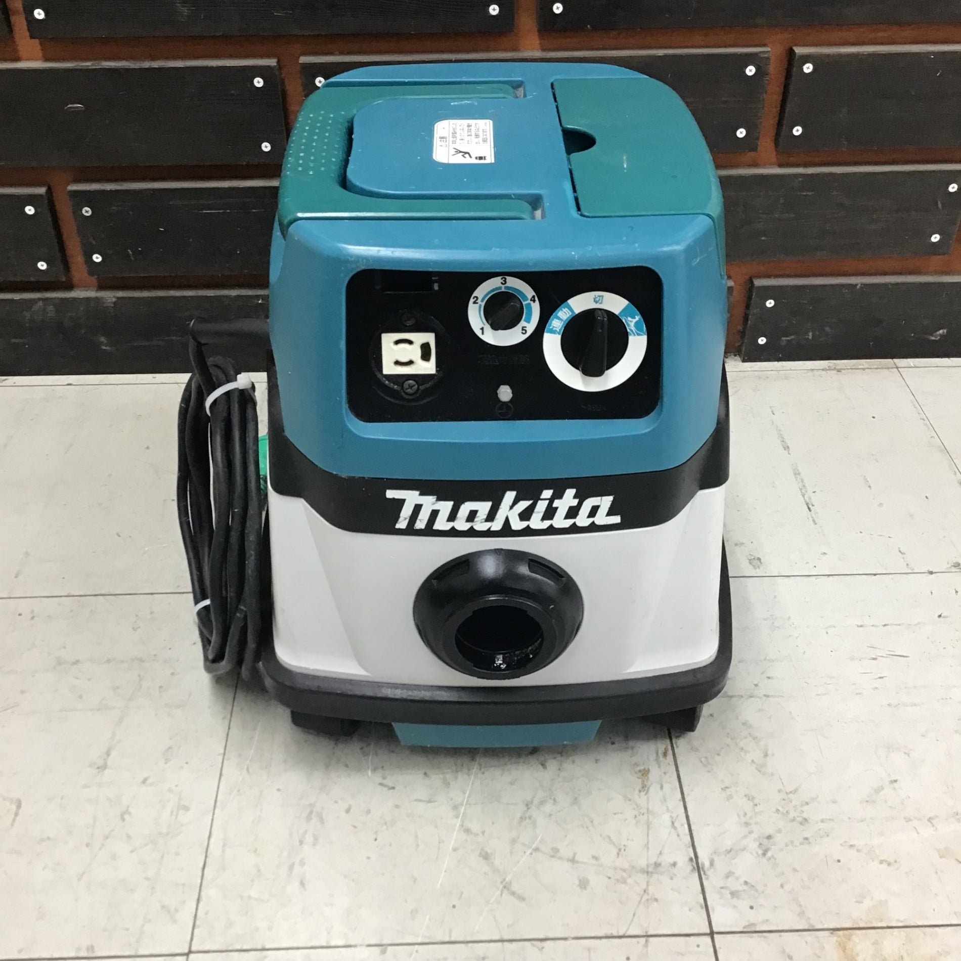 中古品】マキタ/makita 集じん機 乾式 484(P) 【鴻巣店】 – アクト