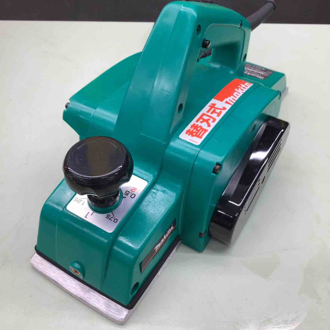 ◇マキタ(makita) 電気カンナ M192 100v 研磨不要 替刃式 小型 面取り作業 【越谷店】