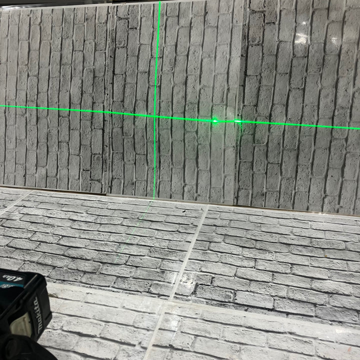 〇マキタ(Makita) 充電式屋内外兼用追尾グリーンレーザー墨出し器 フルライン 10.8V バッテリ・充電器付属! SK507GD【川口店】