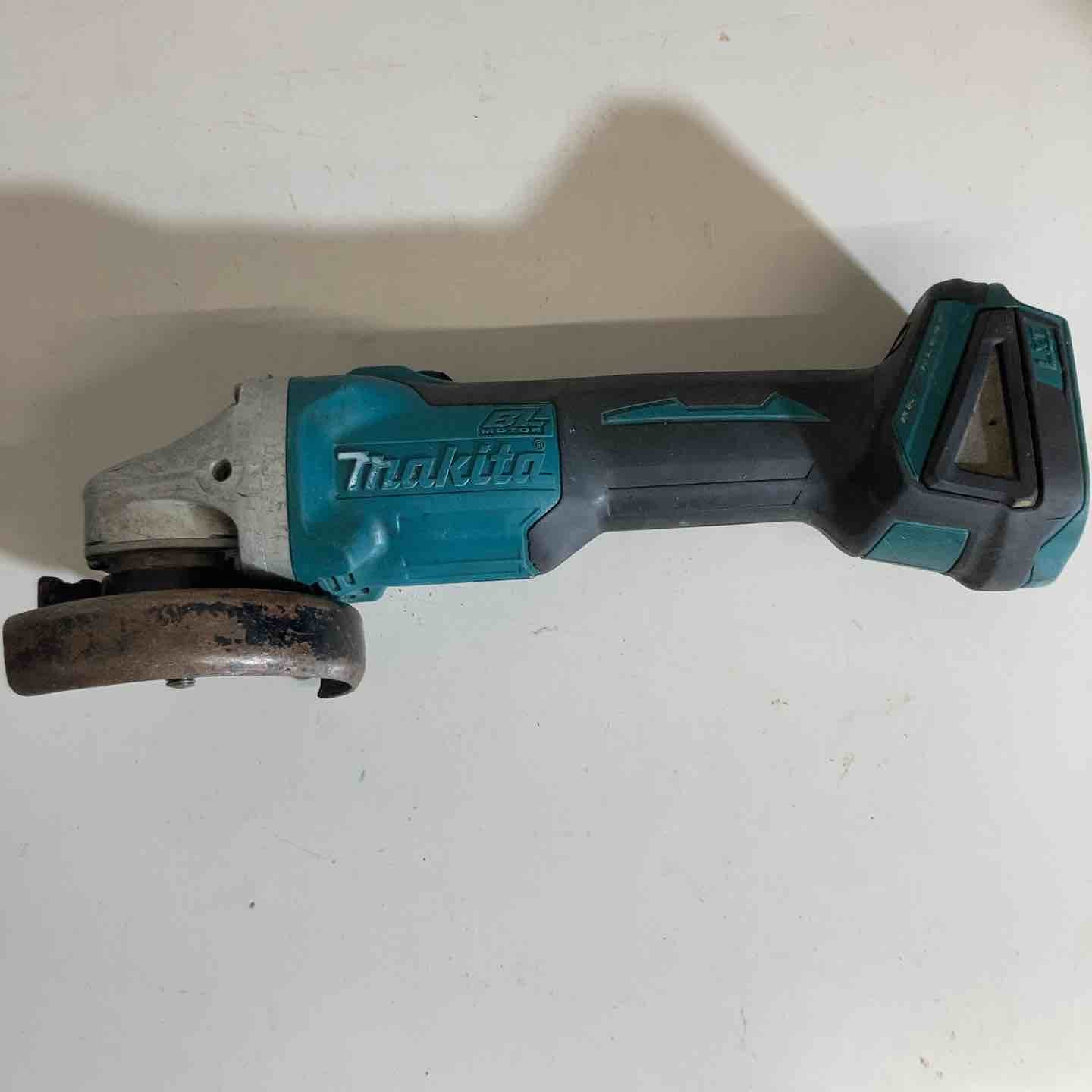 makita マキタ GA404DN ディスクグラインダ 100ｍｍ 中古美品 【ハンズクラフト宜野湾店】 ☆マキタ(makita) 100mmコードレスディスクグラインダ GA404DZN