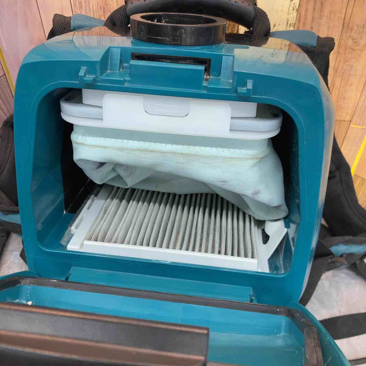 ☆マキタ(makita) コードレス背負い集じん機 VC260DZ【八潮店】