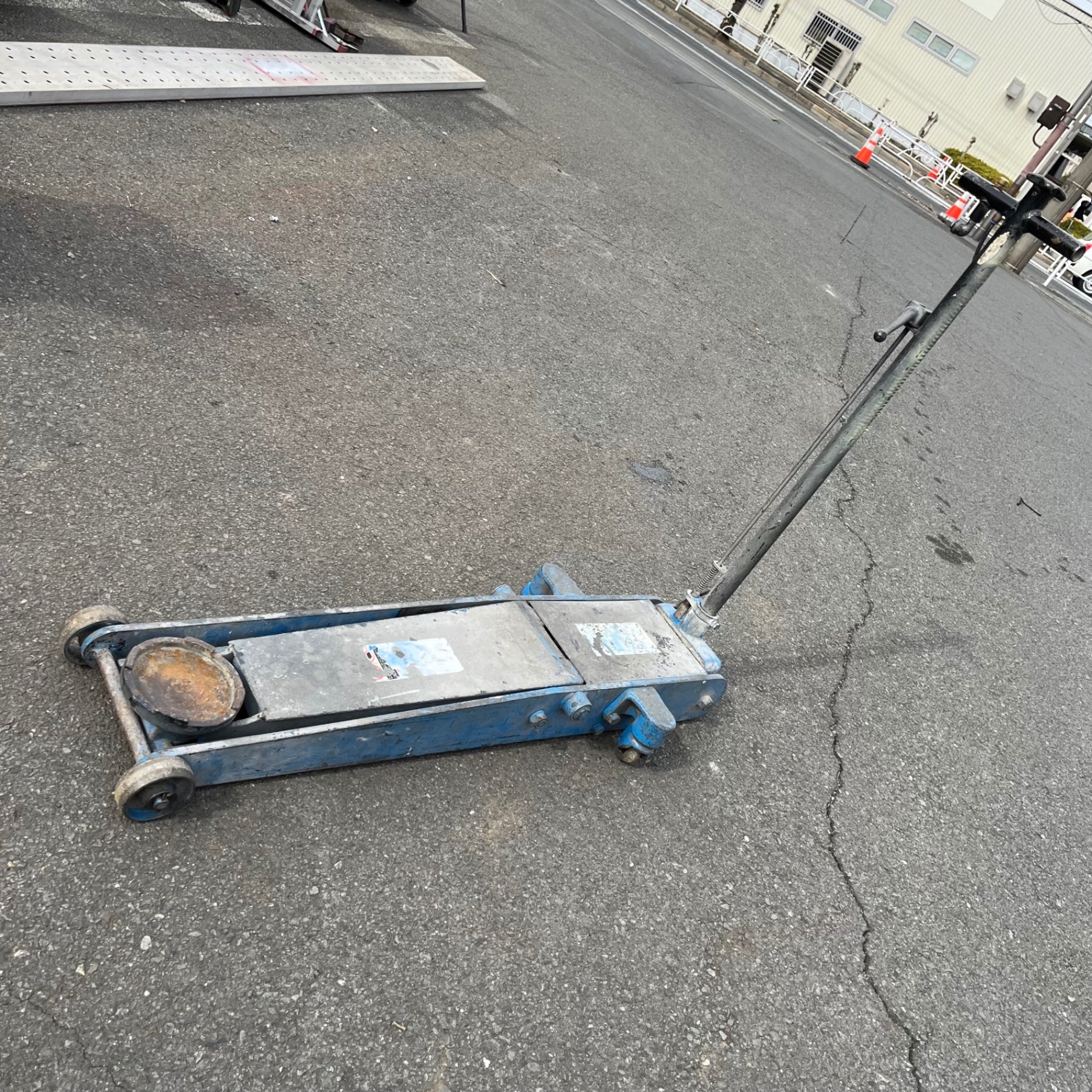 中古品/店頭受取り限定】長崎ジャッキ 低床ガレージジャッキ NLA-1.8H 