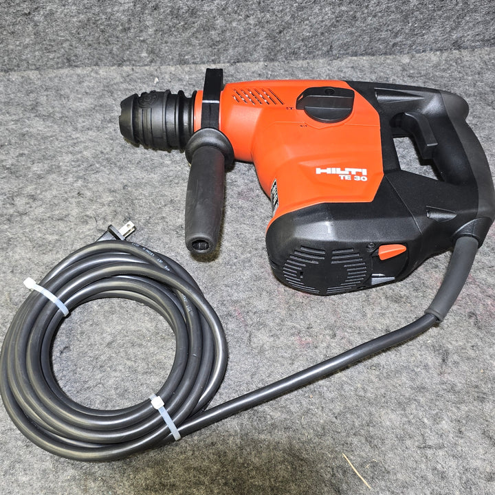 【超美品・18Φ/14Φドリルビット2本付属!】ヒルティ(HILTI) コード式ロータリーハンマー TE30【桶川店】