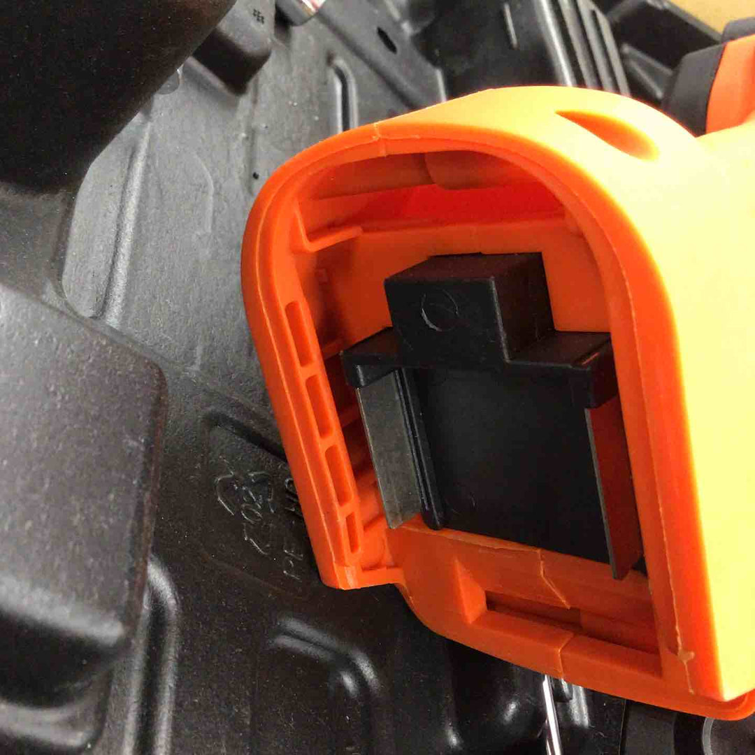 【中古品】【839】ファミラ 充電式LEDライト付ハンディーチェーンソー ダブルバッテリー※充電器無し※【戸田店】