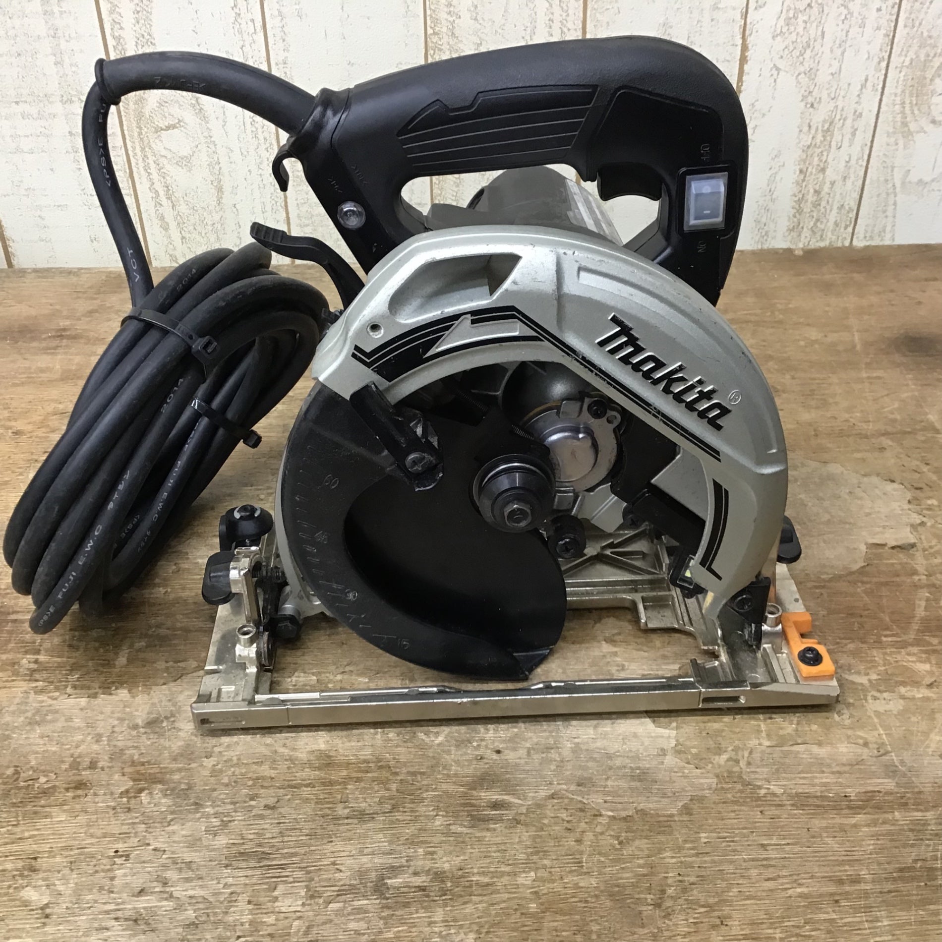 J6215　makita　マキタ　165mm丸ノコ　5734S　簡易クリーニング済【リユースのサカイ柏店】 マキタ 5734S(青) 電気丸ノコ(刃付き) ウエダ金物【公式サイト】