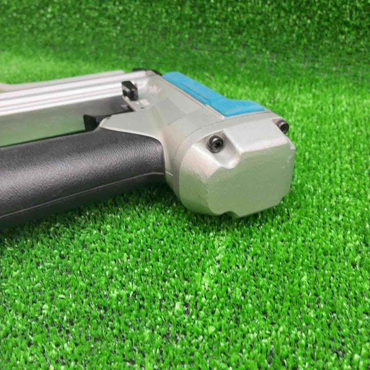 ◇マキタ(makita) 常圧エアタッカ 10mm AT1025AK【藤沢店】