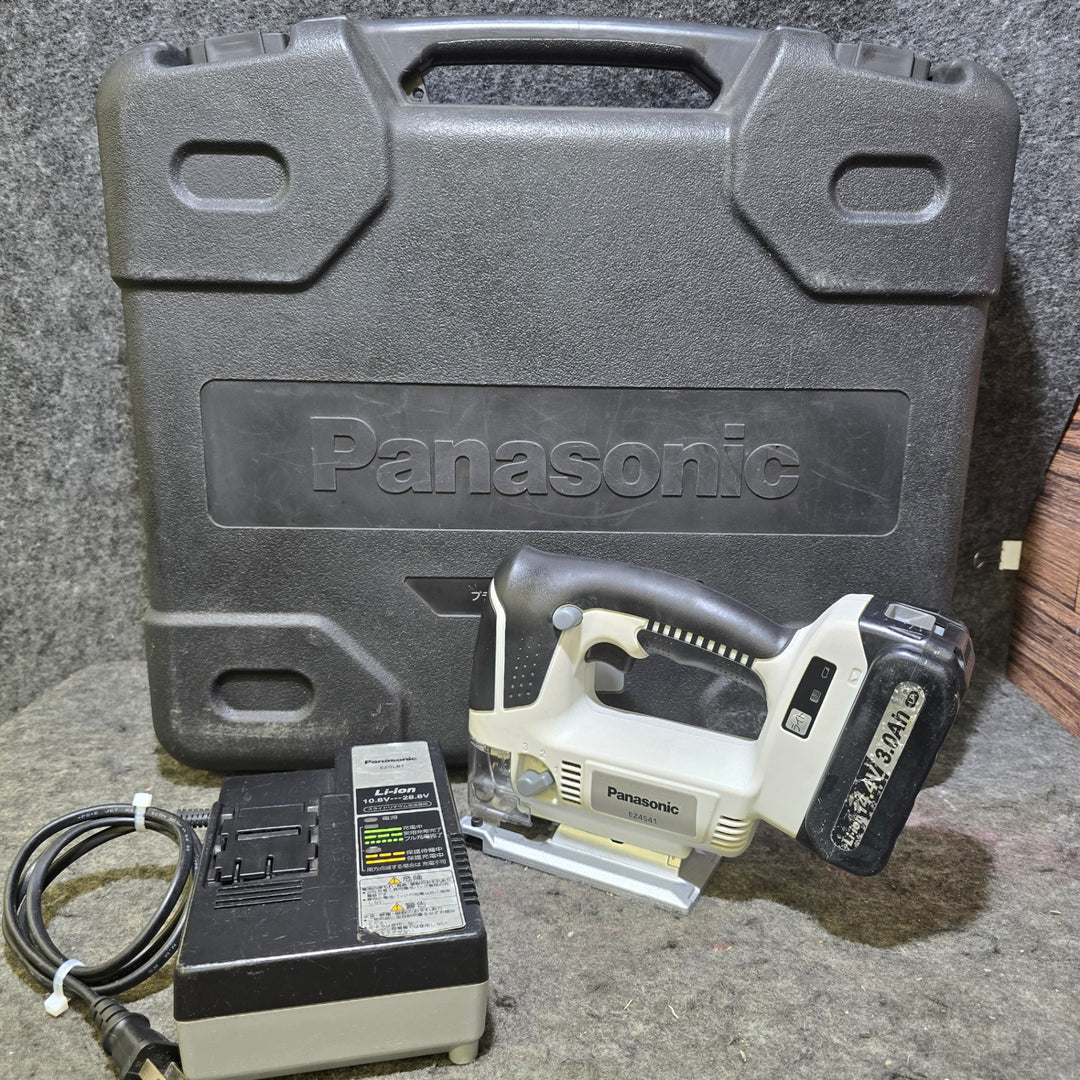 【中古品・バッテリ、充電器付き!】パナソニック(Panasonic) コードレスジグソー EZ4541LN1S-B(黒)【桶川店】