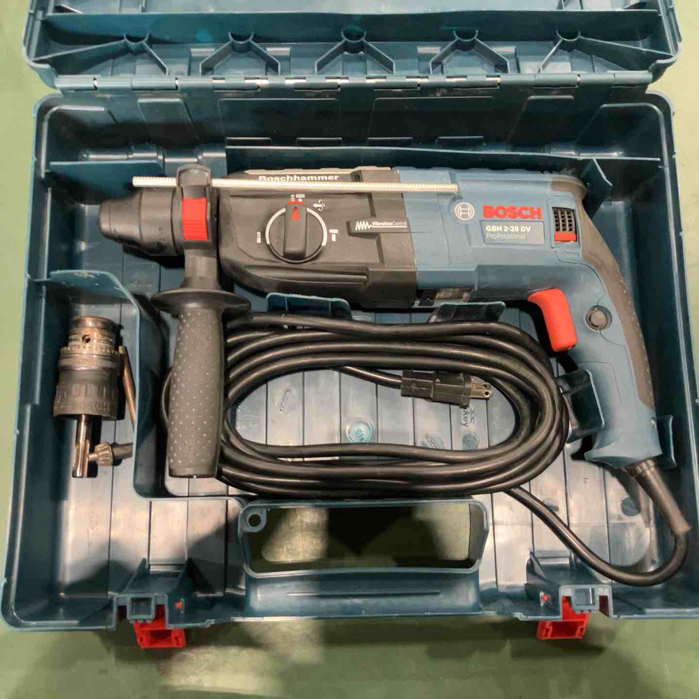 ボッシュ　BOSCH　GBH2-28-DV　ハンマドリル　中古品　刃多数/チャック付　【ハンズクラフト宜野湾店】 ボッシュ BOSCH GBH2-28-DV ハンマドリル 中古品 刃多数/チャック付