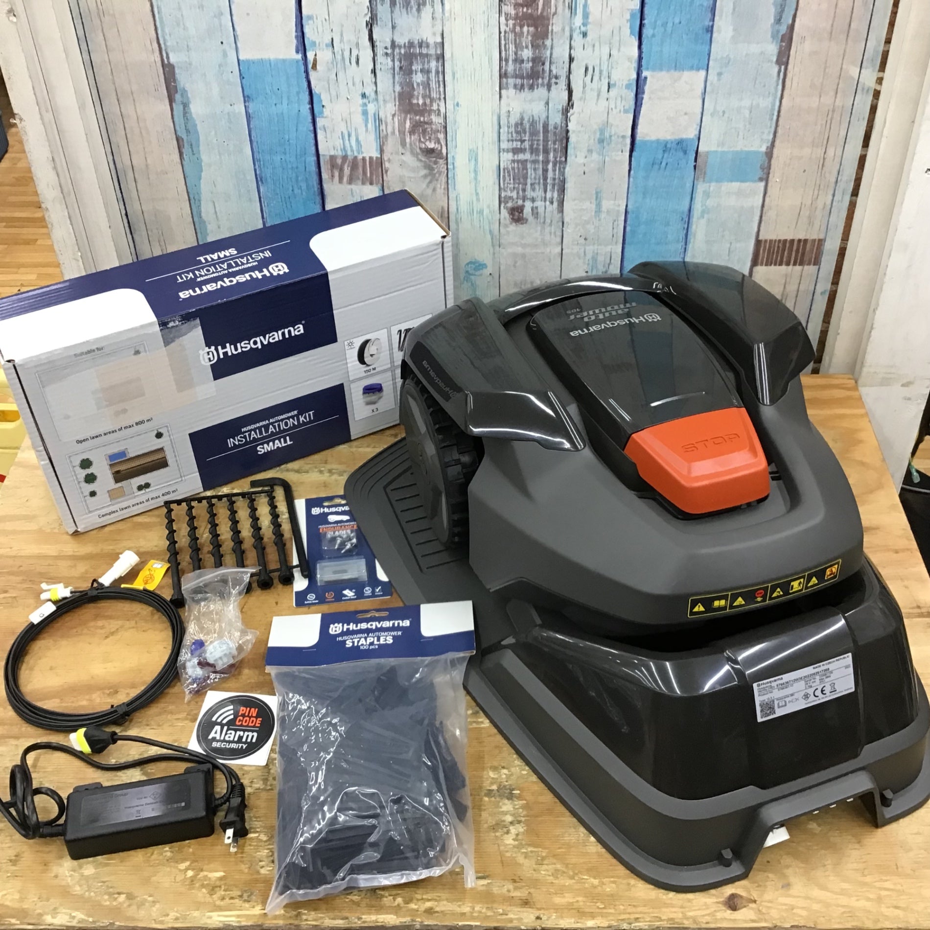 ロボット芝刈機　ハスクバーナ オートモア Automower 105　動作確認済 ハスクバーナ/Husqvarna ロボット芝刈機 Automower105 オートモア105